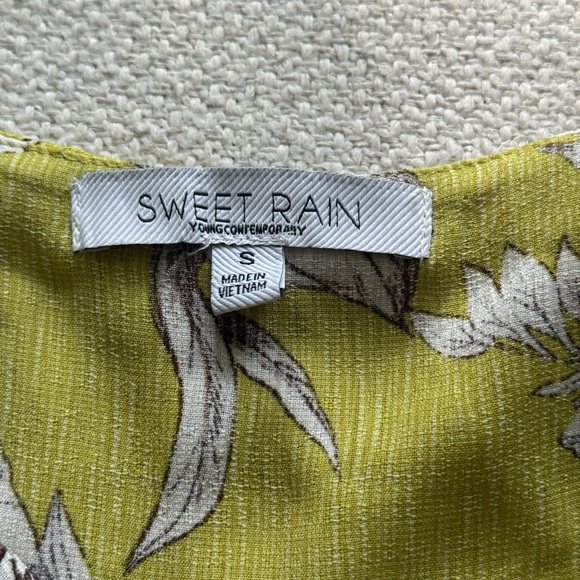 Sweet Rain Green Floral Tie-Front Blouse - Picture 7 of 7